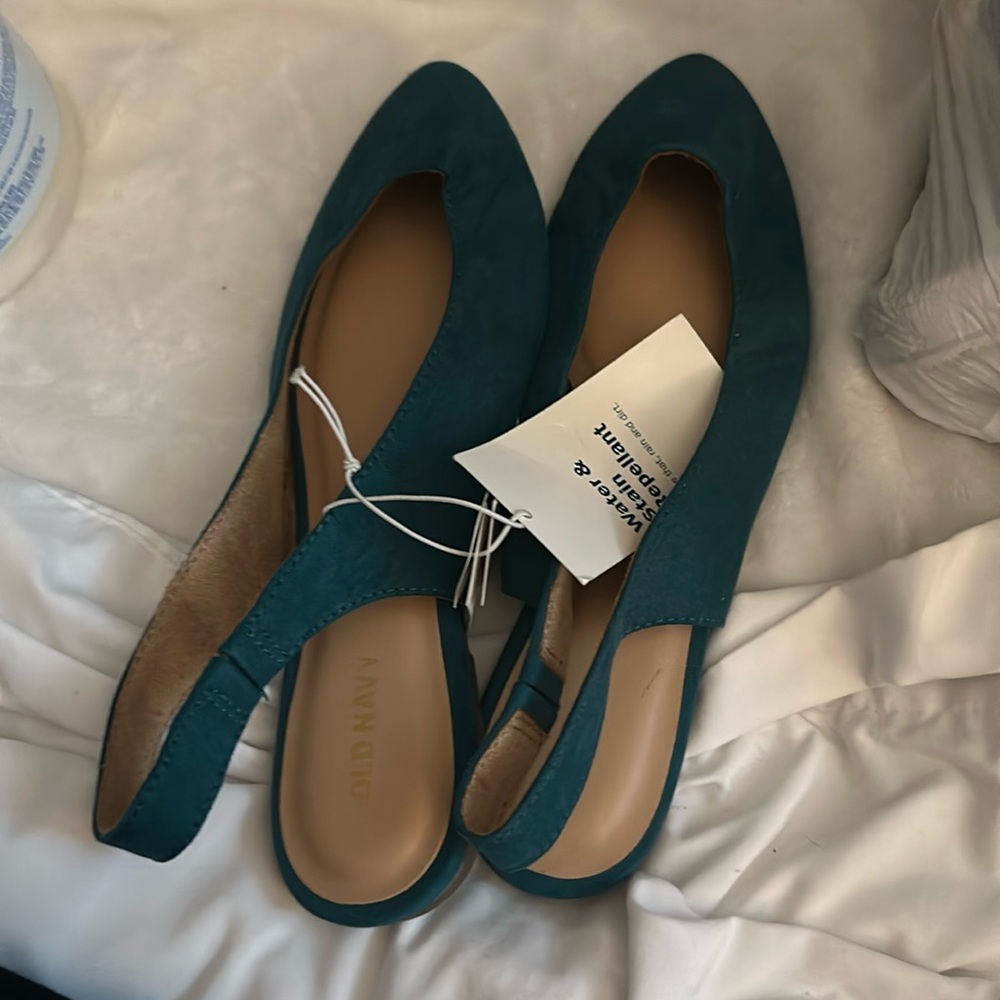 Old navy closed shoes size 7 with tags turquoise